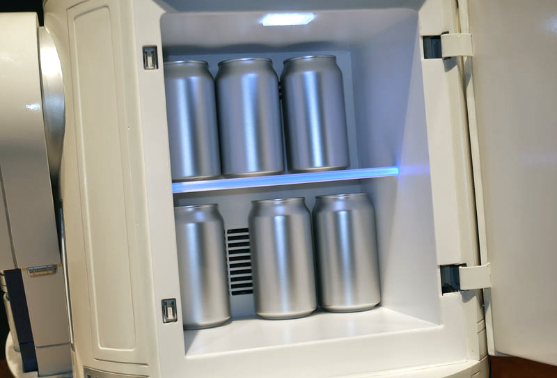 Illustration for article titled A Life-Size R2-D2 Mini Fridge That Can Actually Deliver Your Drinks